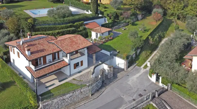 Möblierte Villa mit vollständigem Seeblick in Soiano del Lago, Soiano del Lago