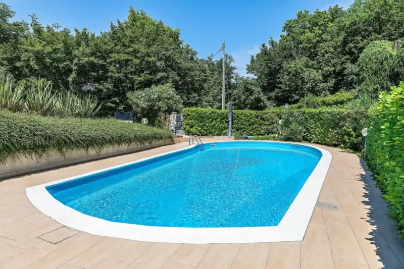Four-room apartment with stunning lake view in Soiano del Lago, Soiano del Lago