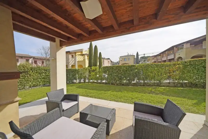 Villetta a pochi passi dal lago in vendita a Manerba del Garda, Manerba del Garda