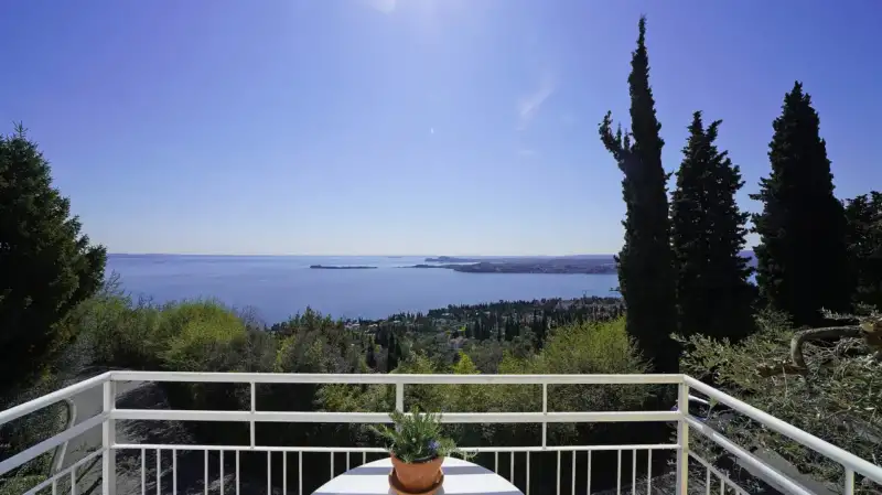 Villa mit Pool und Seeblick zum Verkauf in Gardone Riviera, Gardone Riviera