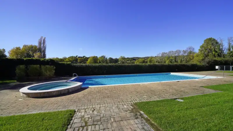 Moderno appartamento piano terra in residence con piscina a Soiano del Lago, Soiano del Lago