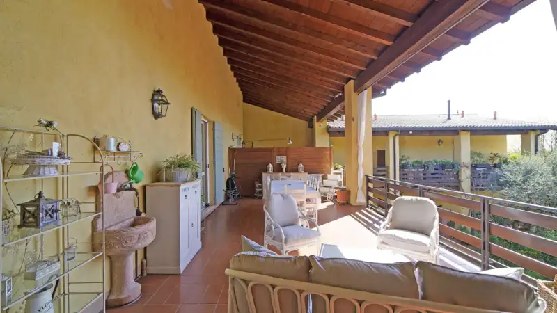 Elegant flat in residence with swimming pool surrounded by greenery in Soiano del Lag, Soiano del Lago