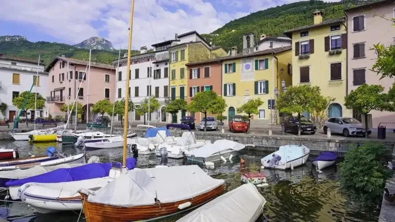 Appartamento dal Fascino Unico, Affacciato sul Porto di Villa di Gargnano, Gargnano