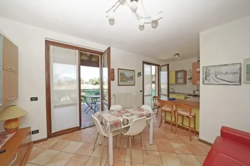 Three-room apartment with garage for sale in Manerba, Manerba del Garda