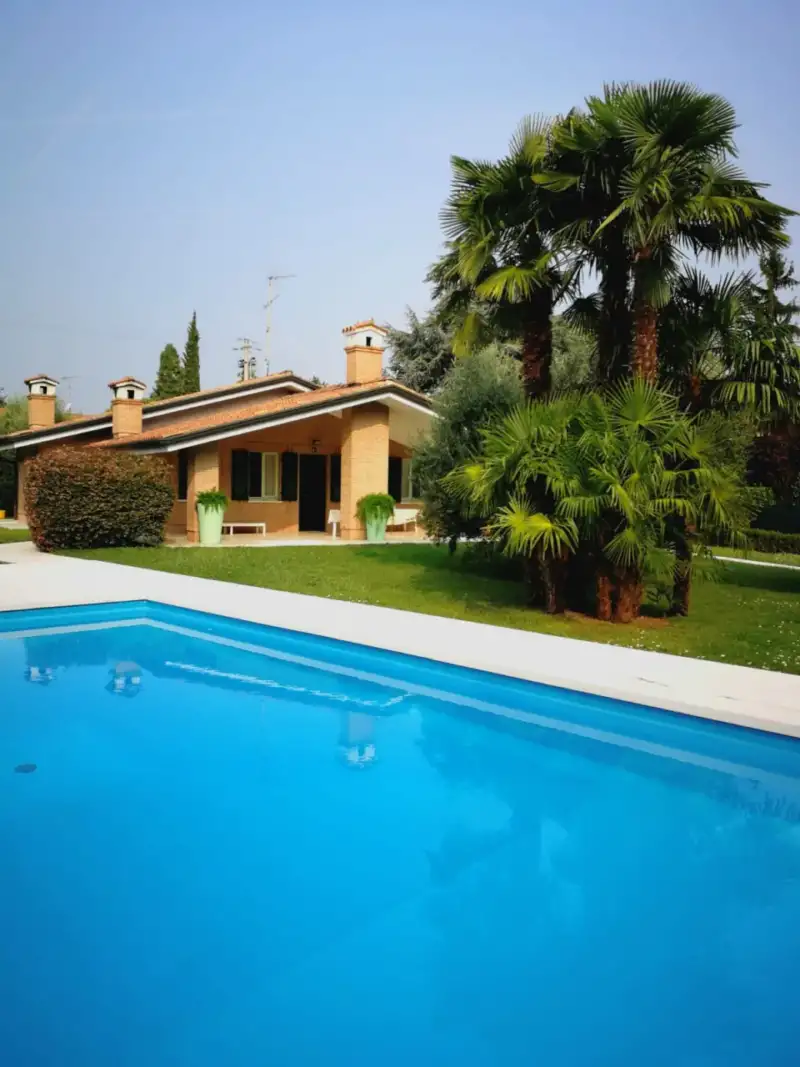Villa singola con piscina e ampio parco privato a Soiano del Lago, Soiano del Lago