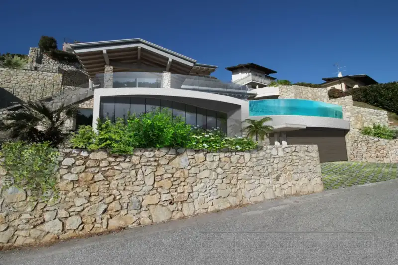 Villa al grezzo con fantastica vista lago e piscina a Mezzane, Villanuova s/C, Salò