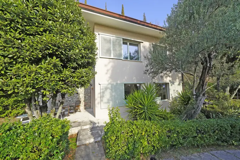 Casa indipendente ristrutturata con vista lago e piscina a Toscolano, Toscolano Maderno