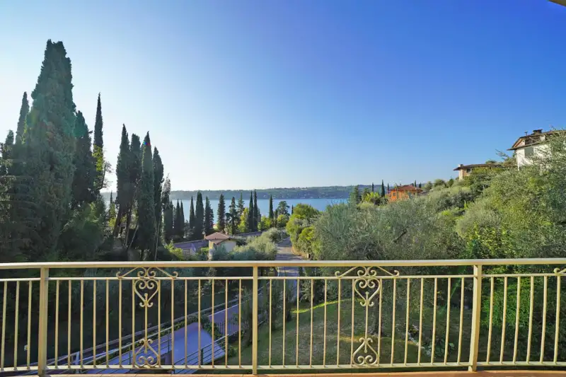 Kürzlich renovierte Villa mit Seeblick und Pool in Salò, Salò