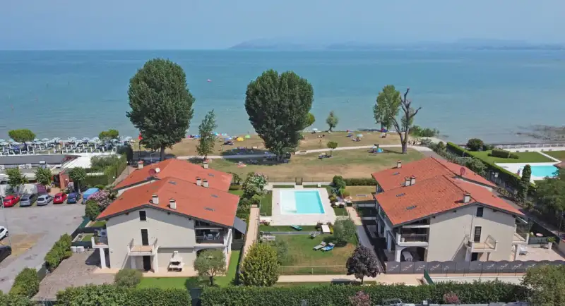 Appartamento con piscina fronte lago in vendita a Sirmione, Sirmione
