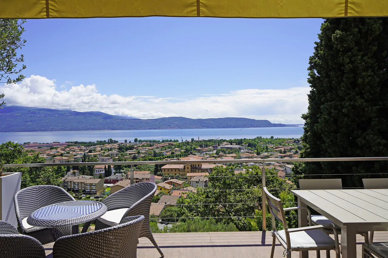 Terrace with table and chairs overlooking the lake and town below
