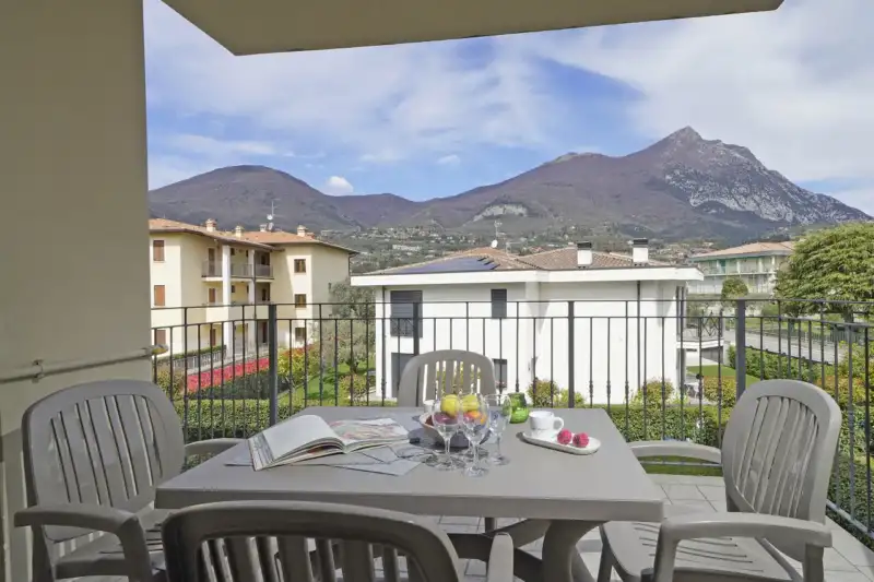 Two-room apartment with large terrace in residence with swimming pool in Maderno, Toscolano Maderno