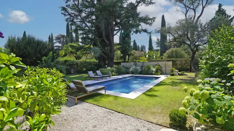 Einzelvilla mit Pool und Garten auf dem Bornico-Halbinsel, Toscolano Maderno