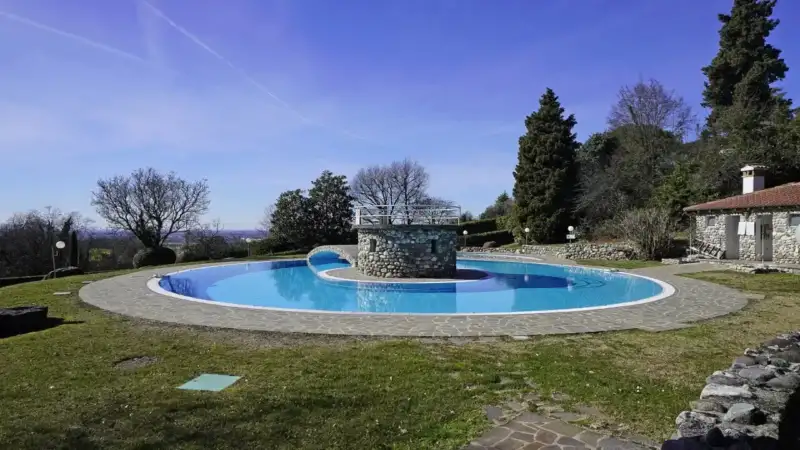 Villa bifamiliare ristrutturata con giardino e vista lago, Padenghe sul Garda