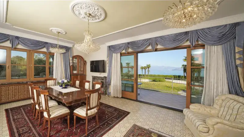 Esclusiva villa singola a lago in vendita a Peschiera del Garda, Peschiera del Garda