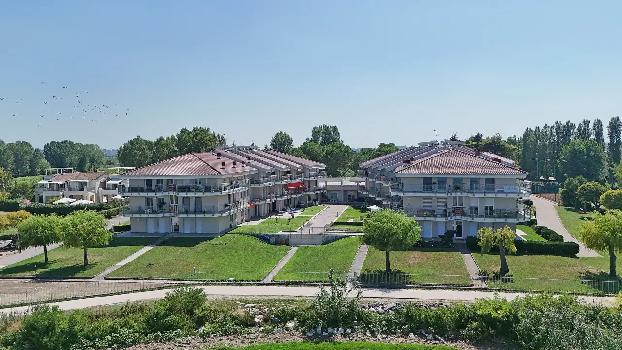 Residential complex with gardens and paths in Sirmione